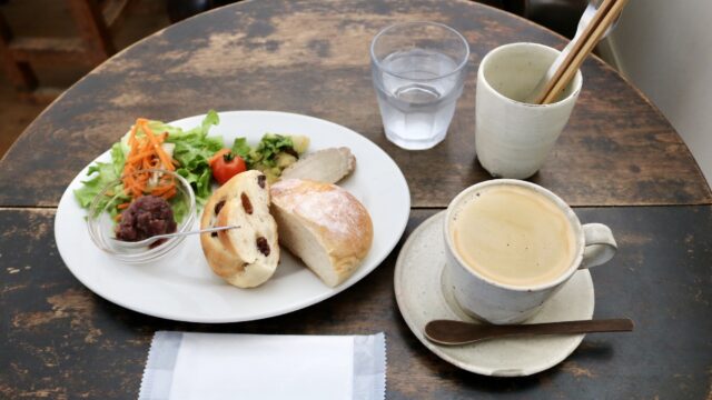 おいしいパンとコーヒーでふぅ と一息 Panbiyori Hu まち肌屋
