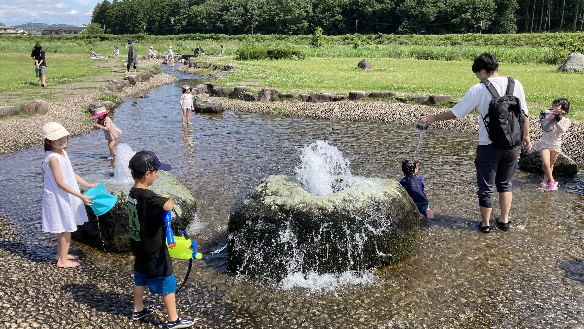 ひんやり地下水に大はしゃぎ！谷口水辺公園（岐阜県関市）は浅瀬で安心
